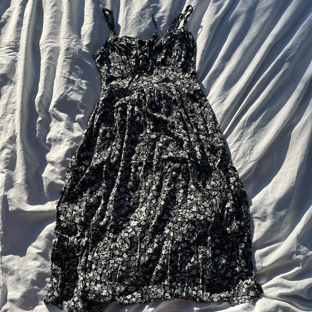Old Navy Black and White Pleated Midi Sundress
